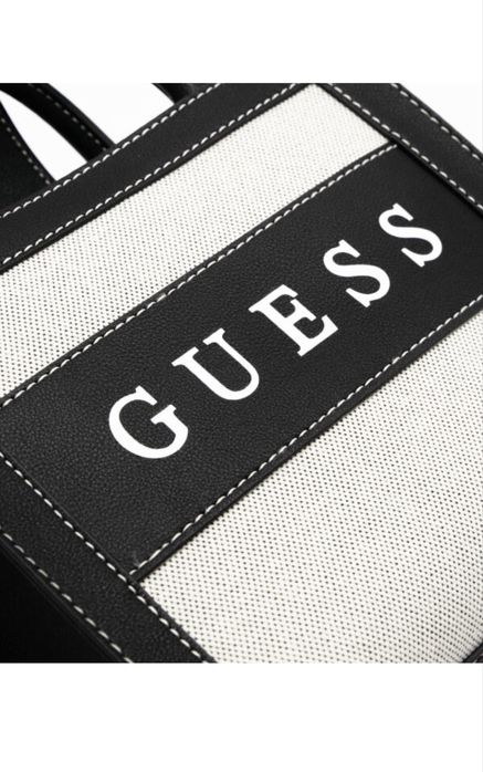 Дамска чанта тип “куфарче” GUESS