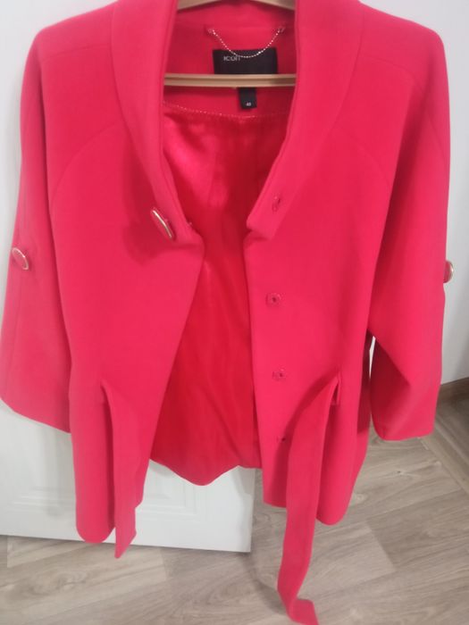 Продам пальто короткое размер 46-48 новое с этикеткой цвет красный каш