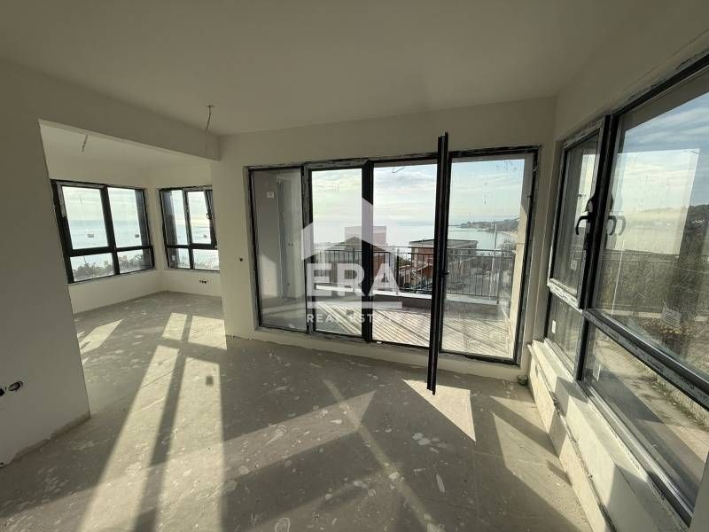 Тристаен, преустроен в двустаен апартамент за продажба, с нескриваема