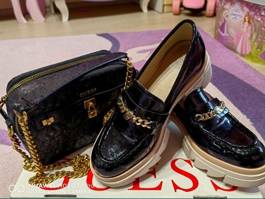 Страхотен сет Guess