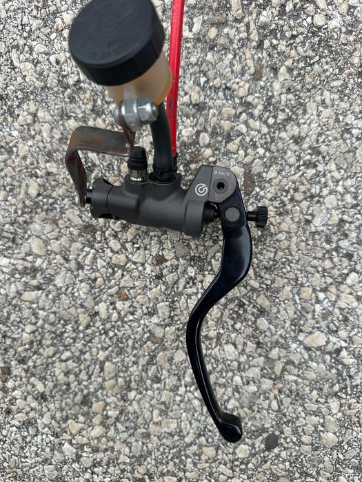 Супермото капли Honda CRF с преден апарат Brembo M50 и помпа 16x18