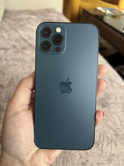 Продавам iPhone 12 pro