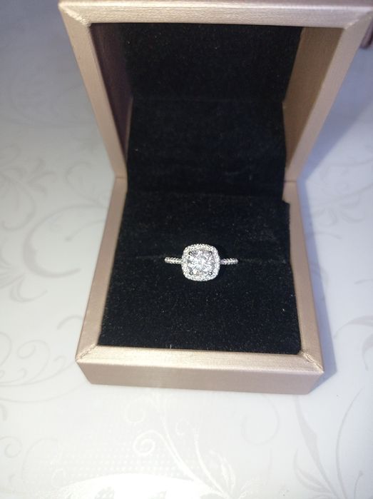 Продам Лабораторный бриллиант кольцо