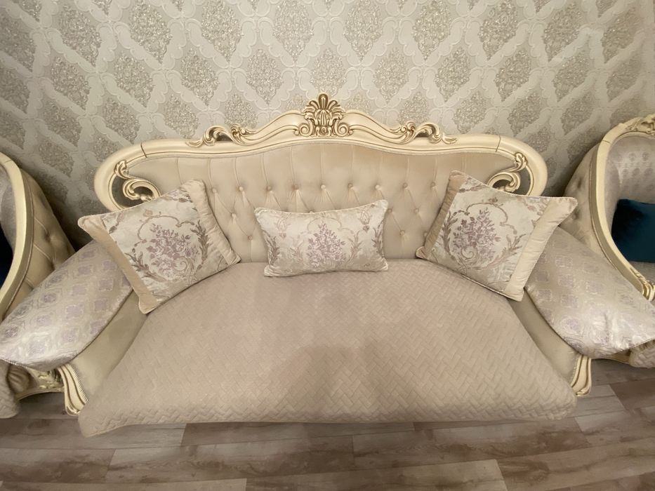 Продам диван с креслами