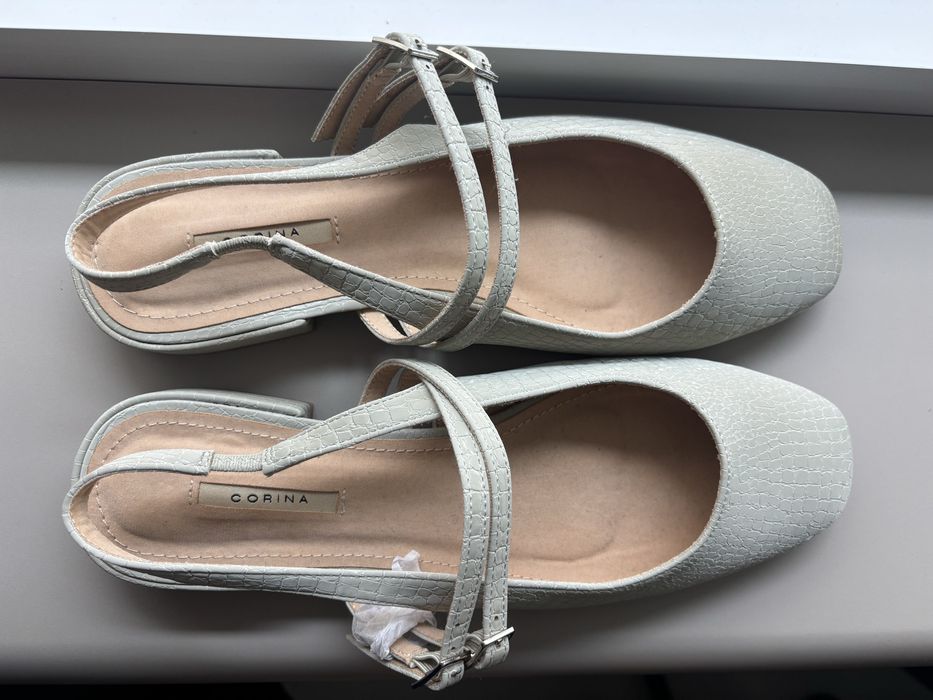 Дамски равни обувки Corina 40 номер
