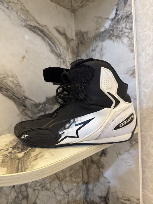 Moto boots sotiladi Alpinstar original