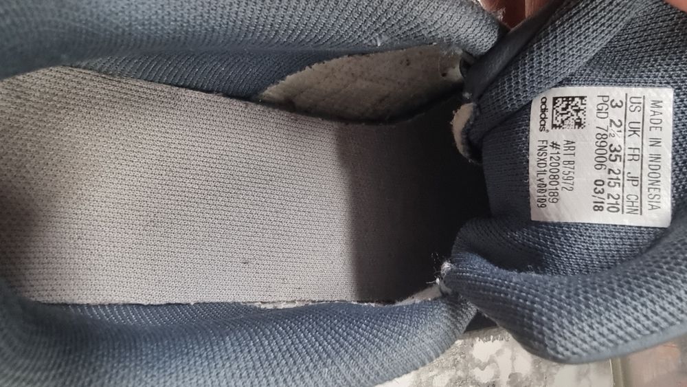 Маратонки пума и адидас