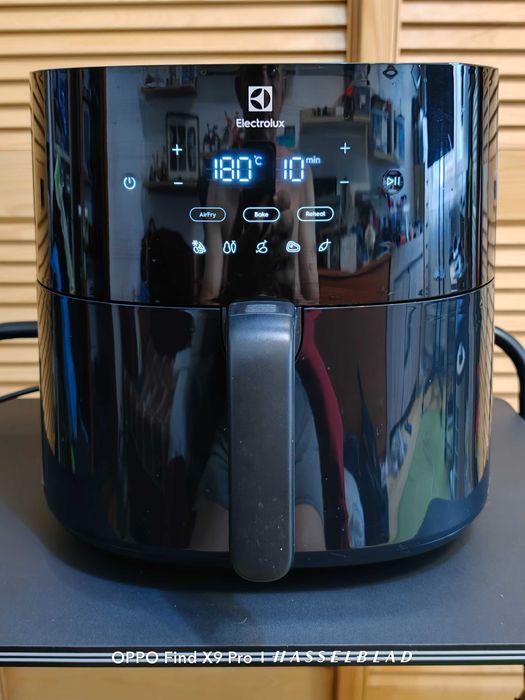 Airfryer Electrolux 700 XXL EAF7B, 1800w, capacitate 6.8L