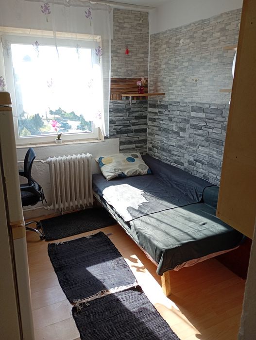 Proprietar închiriez garsonieră central !!!