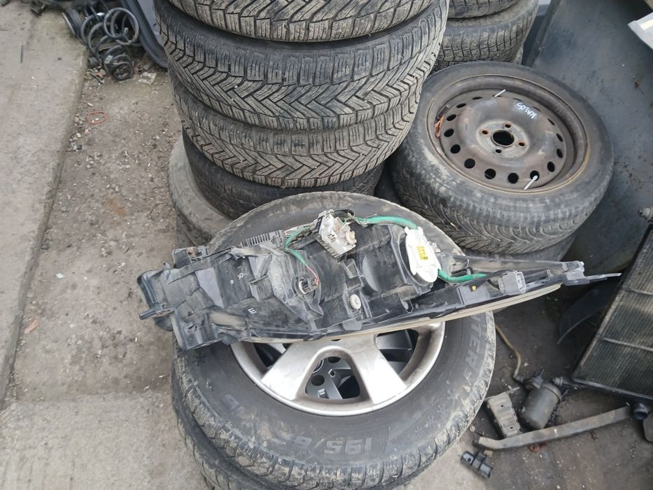 Far Faruri Bixenon Mazda3 din 2010