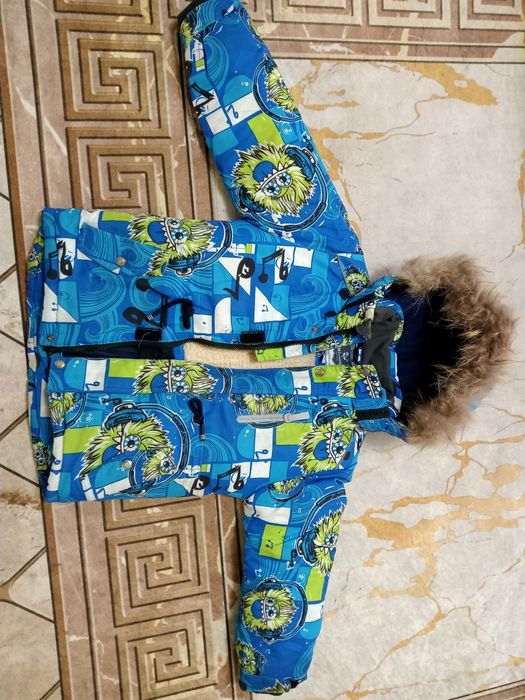 Куртка детская продаю