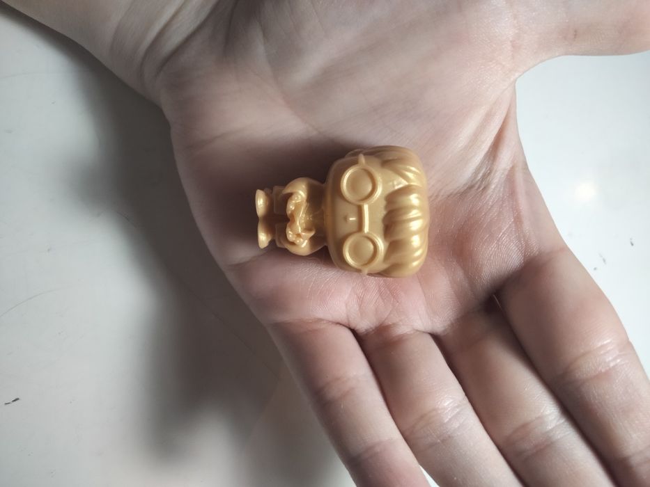 Золотая фигура Гарри Поттер.