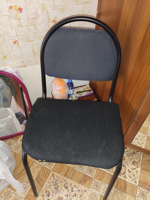 Продам тумбочки для ремонта , стулья