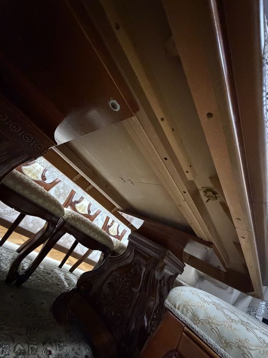 Шкаф,стол,стулья,трюмо