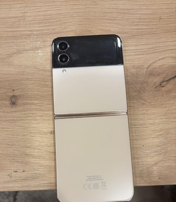 Samsung Z Flip 4 перфектен!!!