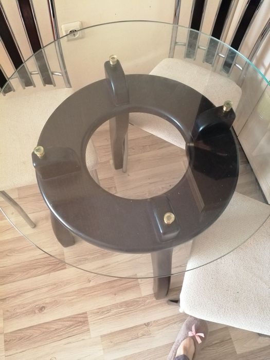 Кръгла маса с 3 стола