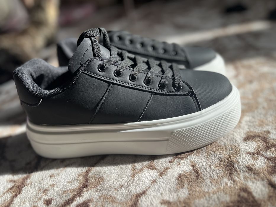 Дамски черни сникърси