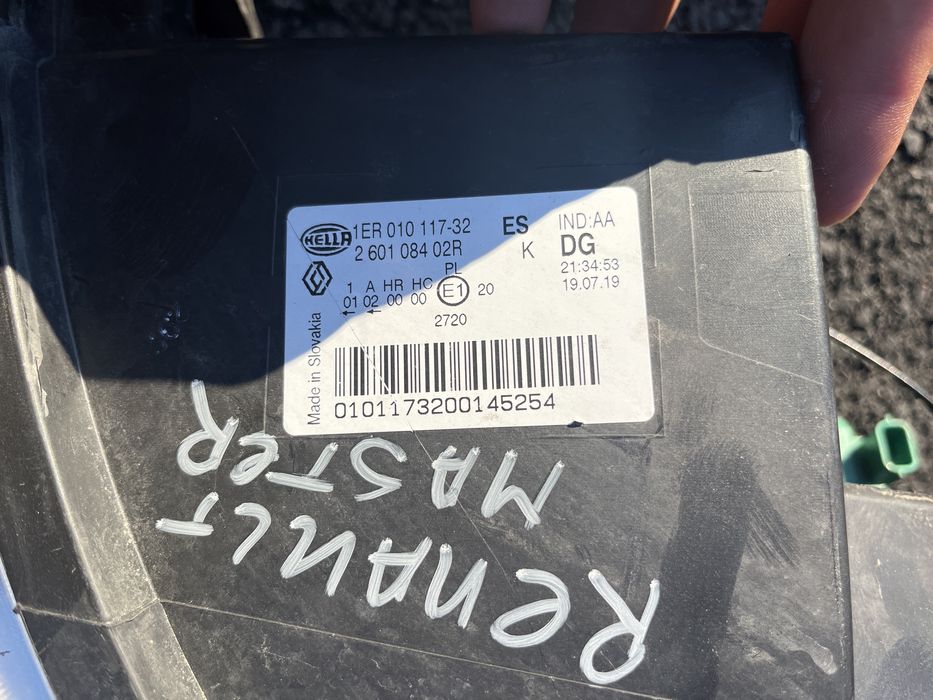 Фар Renault Master десен