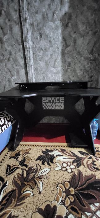 Продам стол и кресло.