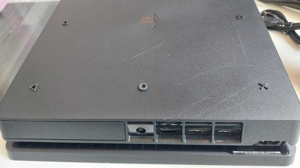 Конзола Sony Playstation 4 slim 1 TB + игра