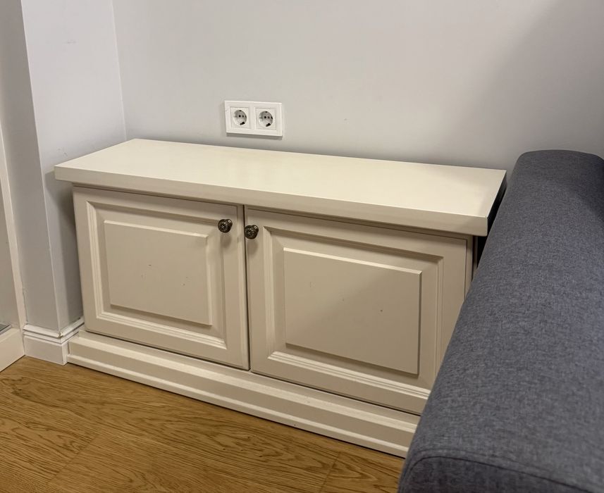 Малко шкафче от МДФ и масив