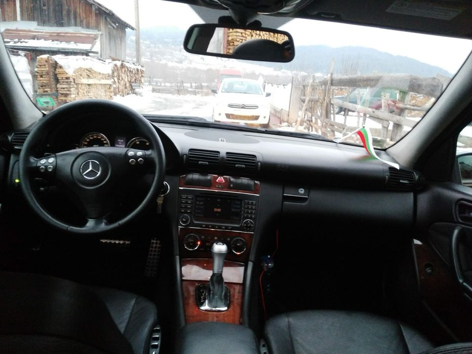 Продавам Мерцедес ц320