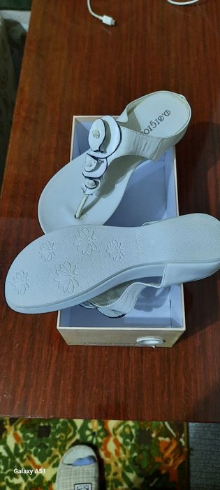 Женские шлёпки, белого цвета