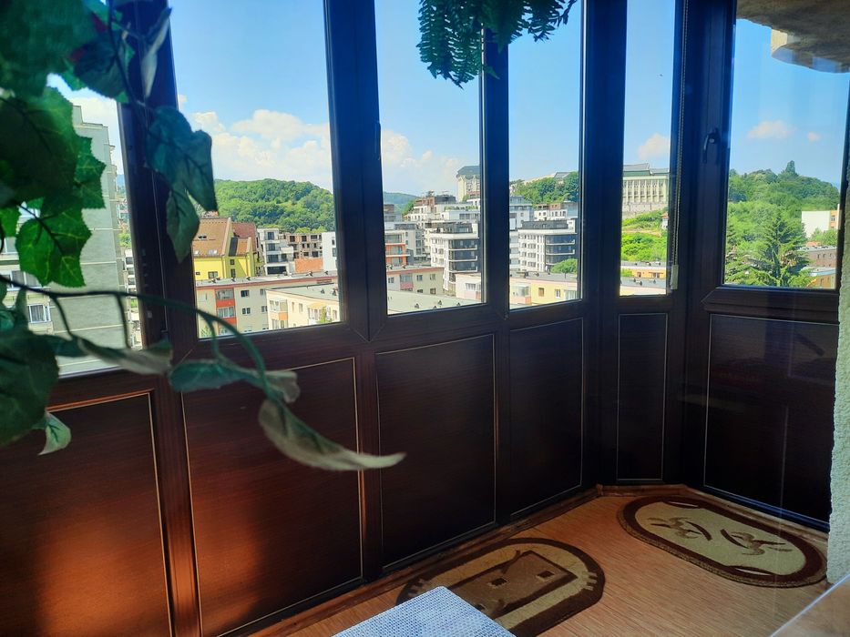 Proprietar vând apartament 2 camere Brașov Centrul Civic mobilat  etaj 5/8