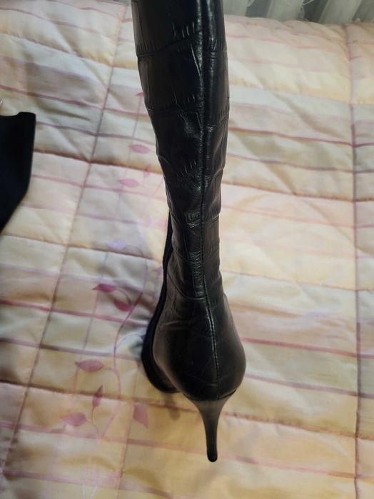 Модные демисезонные сапоги на шпильке