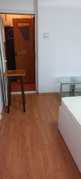 Închiriez garsoniera