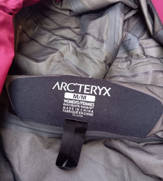Vând geaca dama Arcteryx!