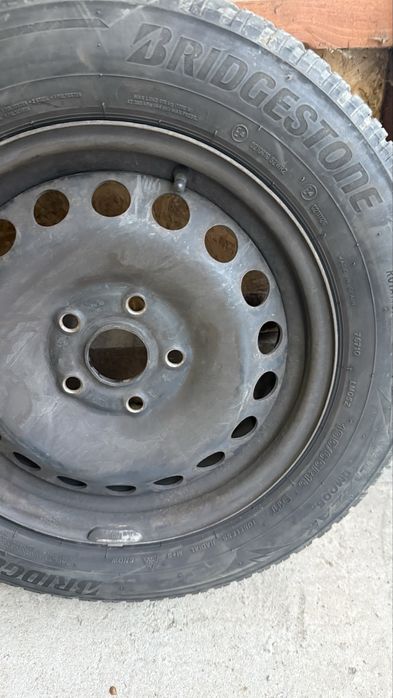 Продавам джанти с гуми и оригинални тасове за голф 5 или 6 195.65.15