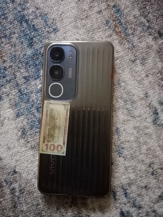 Продам смартфон Vivo Y19s