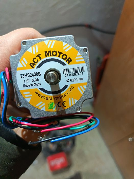 Vând 4 motoare steper pas cu pas