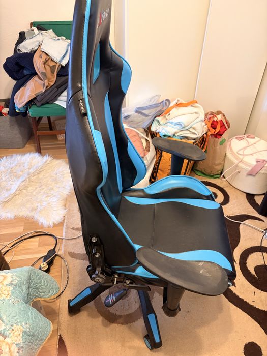 Scaun Gaming Kring EXRacer Albastru – Confortabil, Necesită Reparație