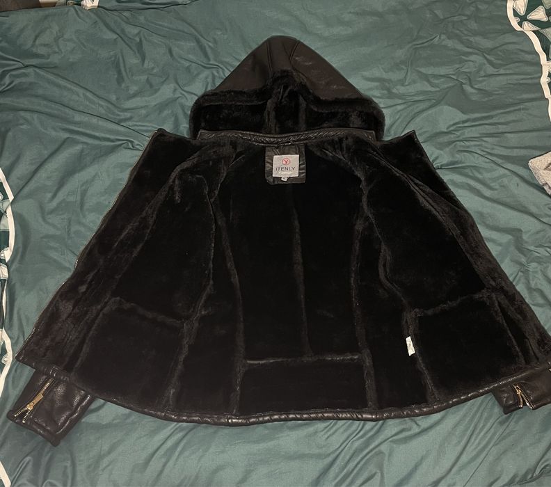 Vând hainute in stare buna