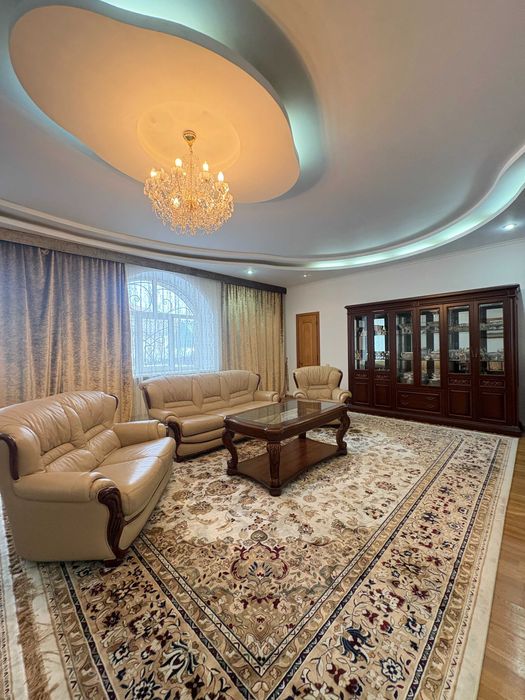 Продам коттедж в самом центре города!