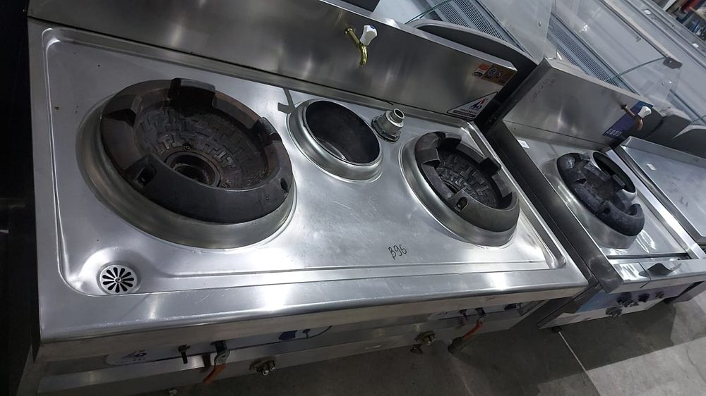 Вок газовый,стол холодильник, картофелечистка,газ двухканфорный,гриль,