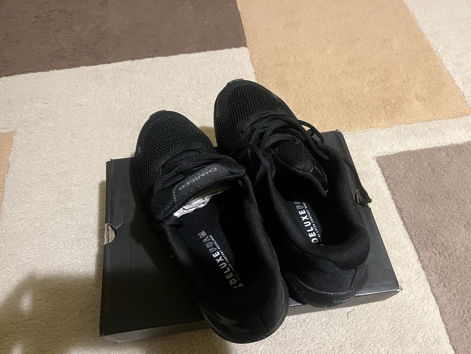 Adidasi Under Amour negri nr. 40.5