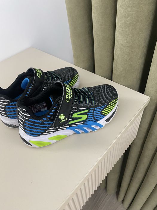 Adidasi Sketchers, 28