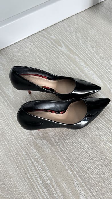 Туфли Zara черные лакированные