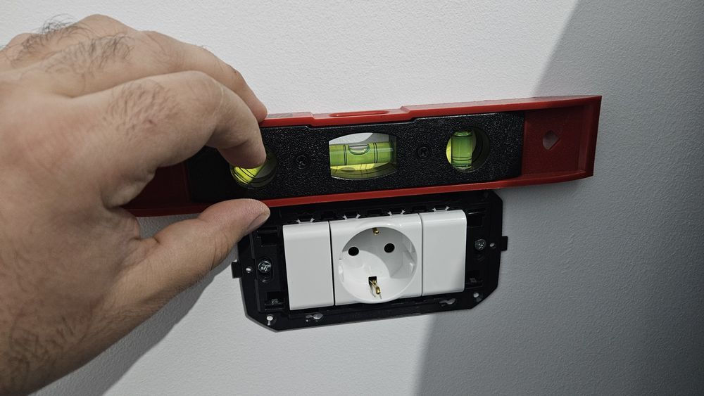 Servicii instalare prize, module smart, etc