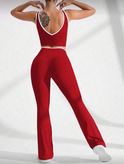 Дамски Спортен Фитнес Комплект Спортна Екипировка за Фитнес М