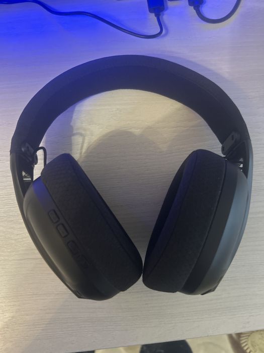 обменяю на белые наушники