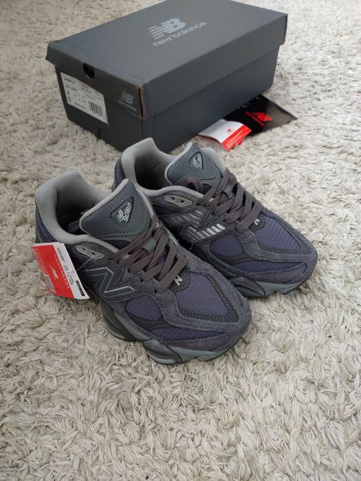 New Balance 9060 Magnet