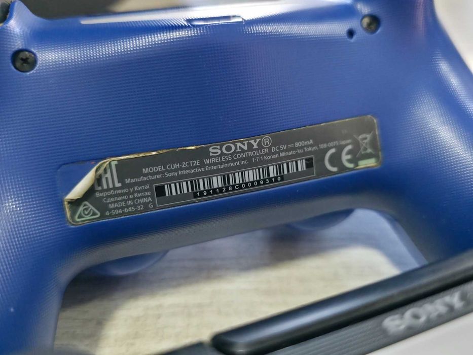 Playstation 4 PRO 1TB (PS4 PRO) + два джойстика и зарядна станция
