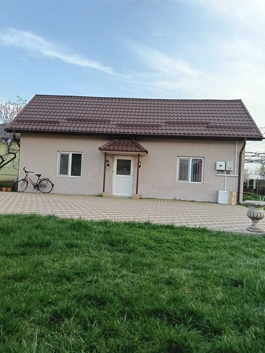 Inchiriez casă Titu