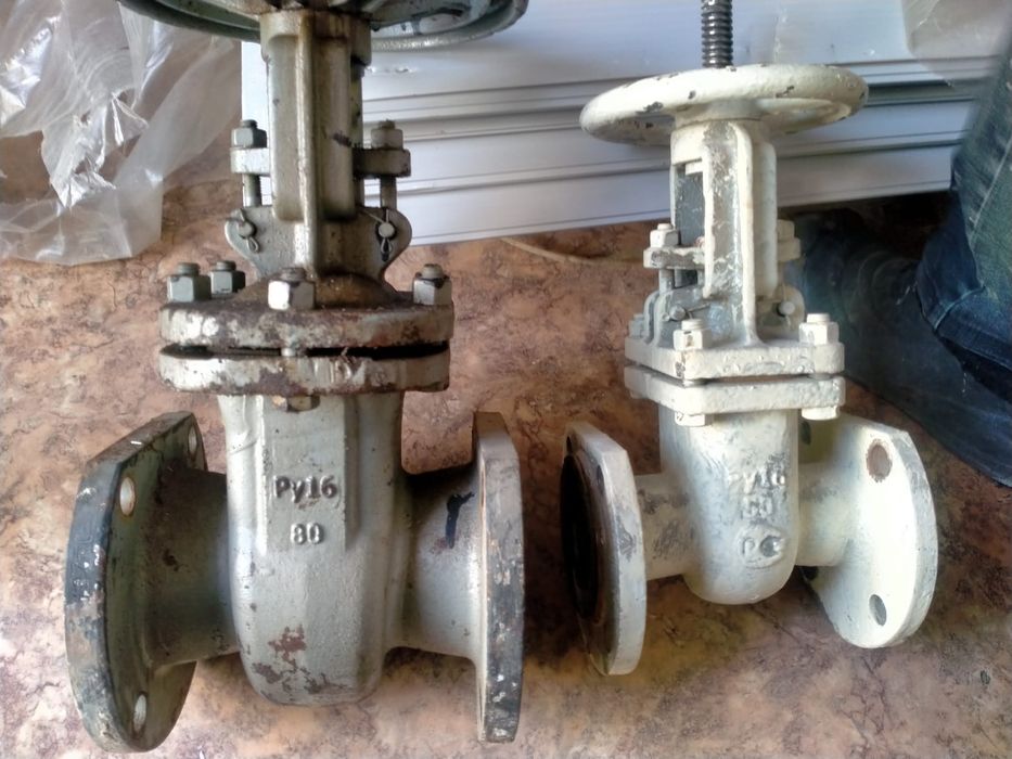 Продам задвижки БУ