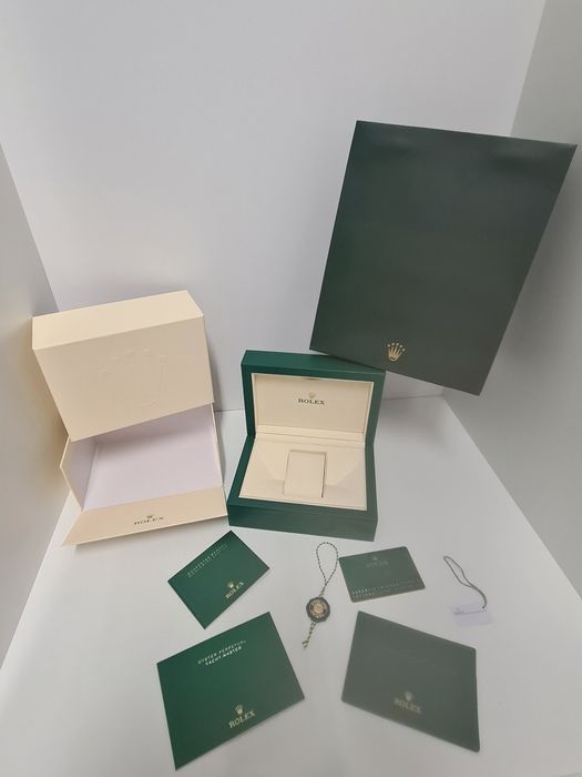 Acte-Manuale-Card-Nfc-Personalizat-White-Green-Tag-Cutie-Premium-Rolex