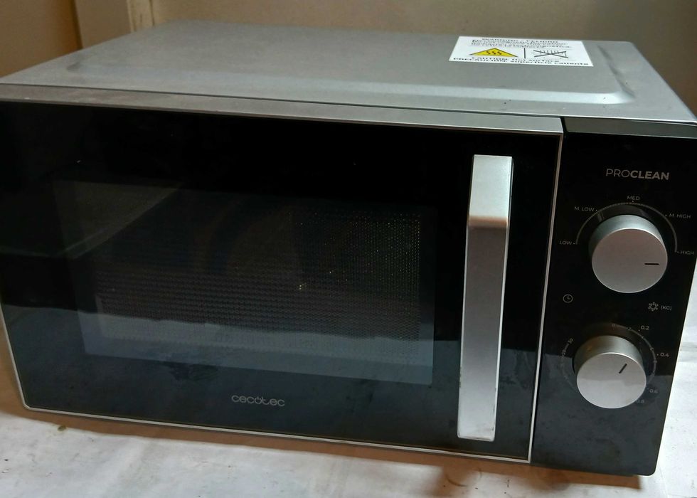Микровълнова фурна CECOTEC
